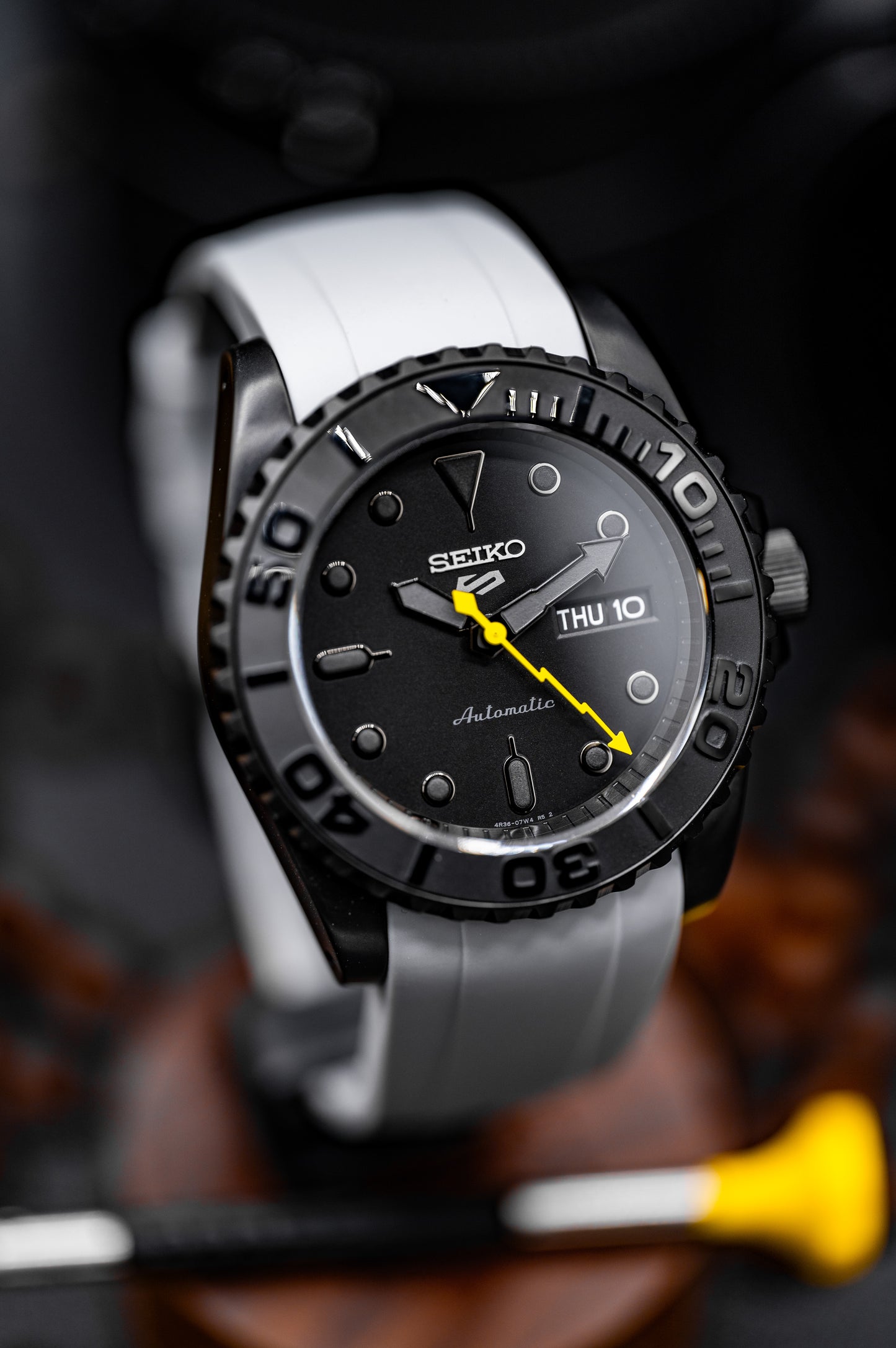 The Sub - Edition Full Black Yellow Flash