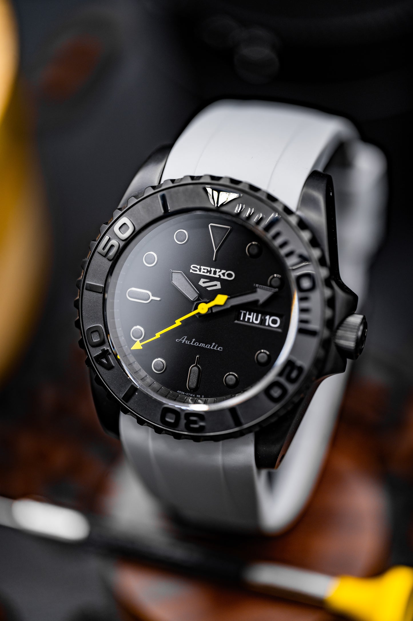The Sub - Edition Full Black Yellow Flash