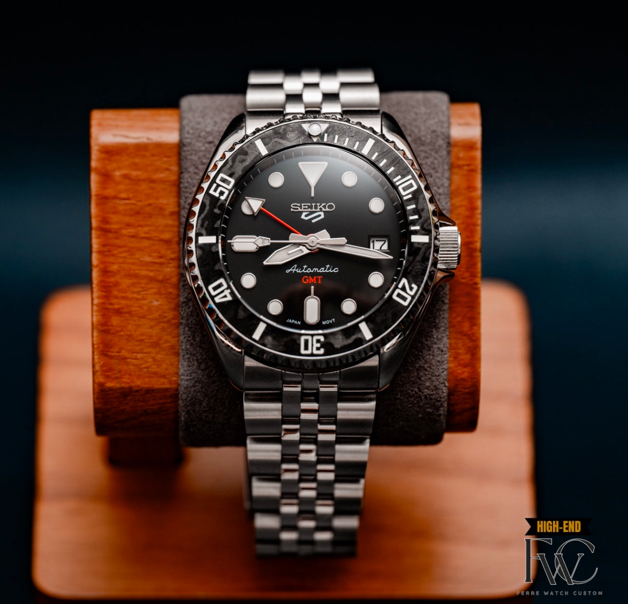 The S5 GMT Edition Carbon