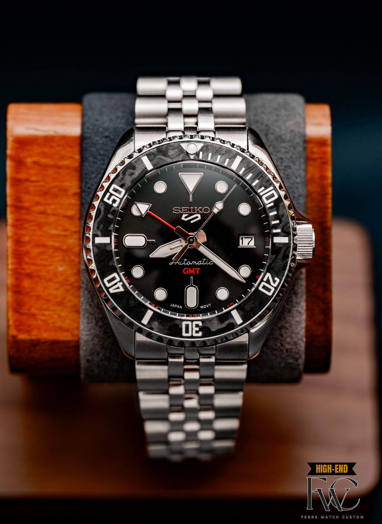 The S5 GMT Edition Carbon