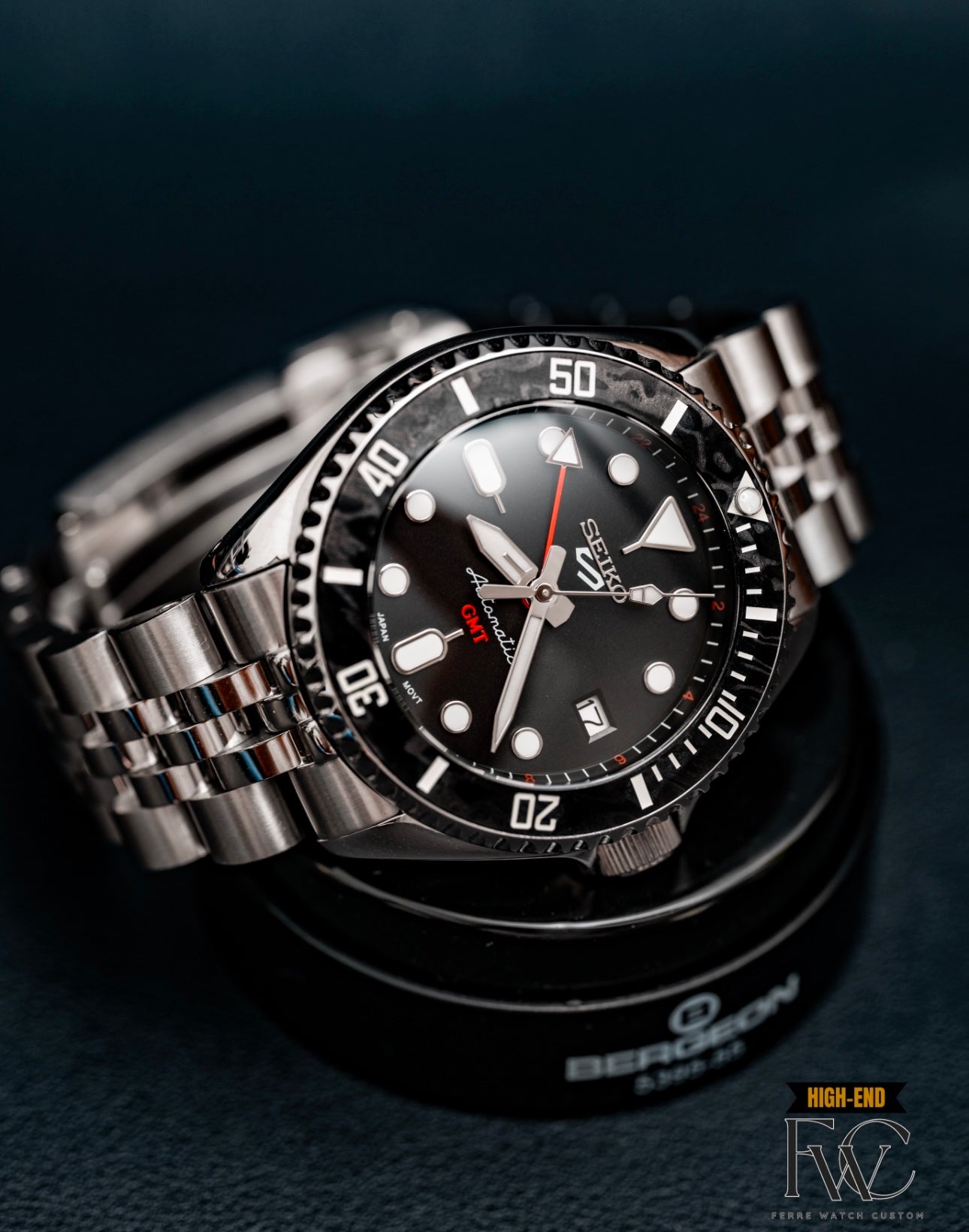 The S5 GMT Edition Carbon