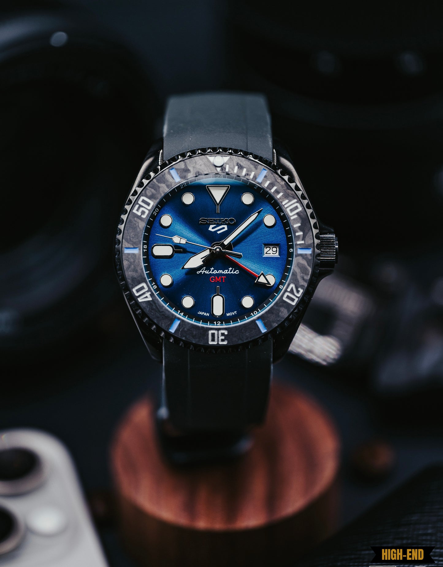 The S5 GMT Edition blue Carbon