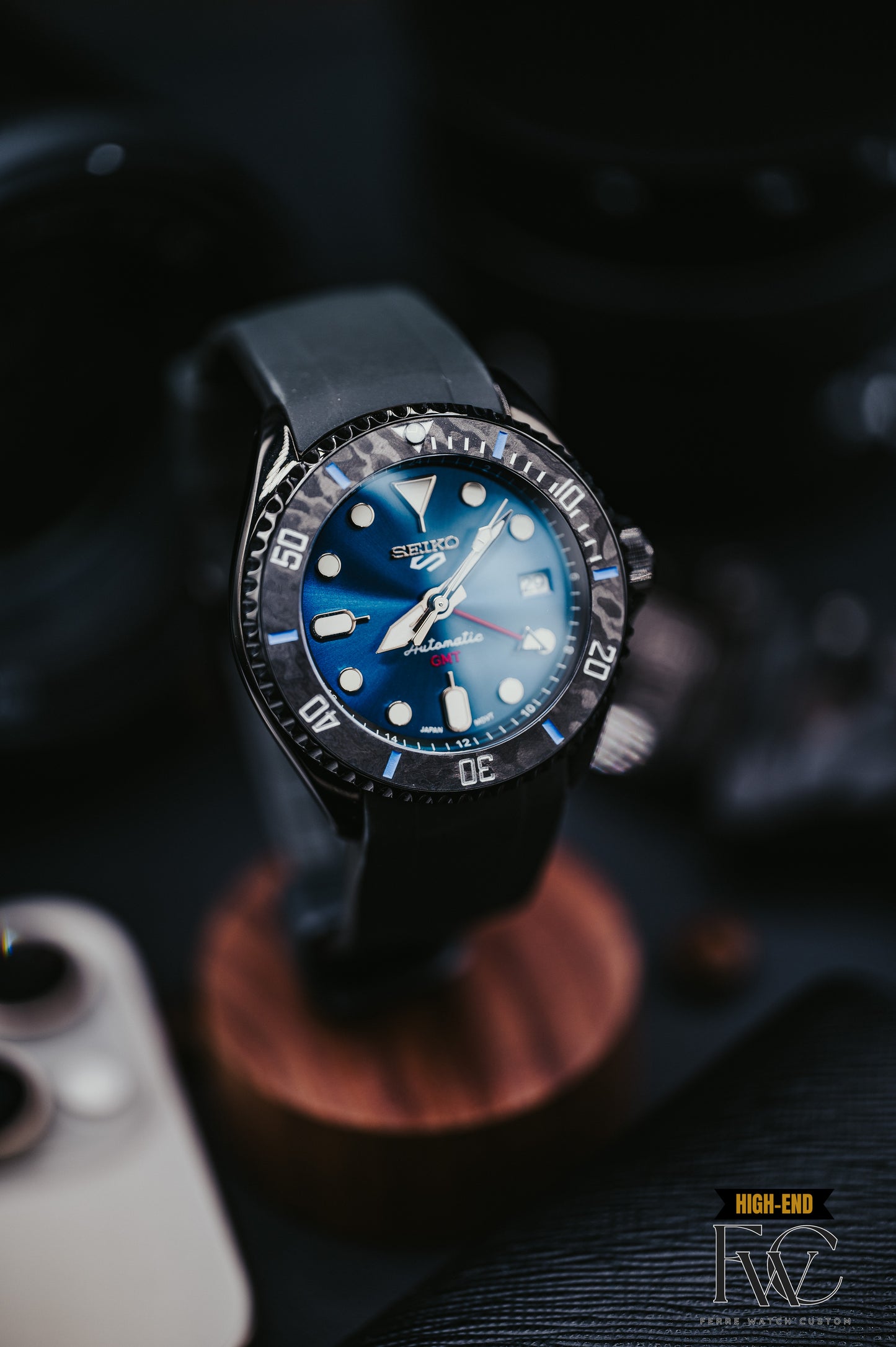 The S5 GMT Edition blue Carbon